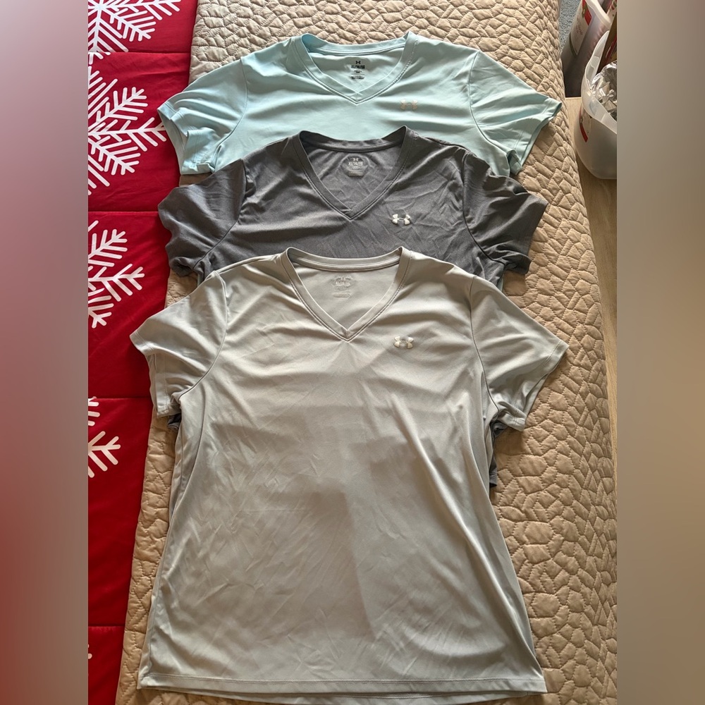 Under Armour Women's V-Neck T-Shirt Bundle